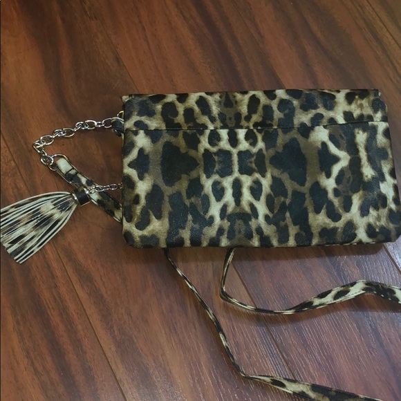 Leopard Flap Crossbody/Wristlet - Picture 5 of 6
